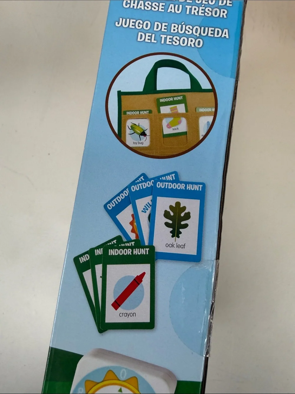 Melissa & Doug Let’s Explore Scavenger Hunt Play Set in English 80 double sided